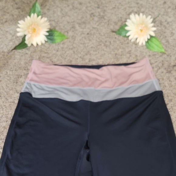 Shadow Sport High Waisted Flare Leggings  Good Conditions  color black - Picture 11 of 12